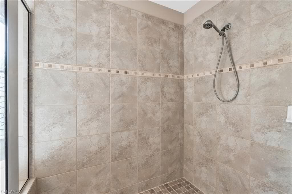 1517 Birdie Dr, Naples, FL 34120-24