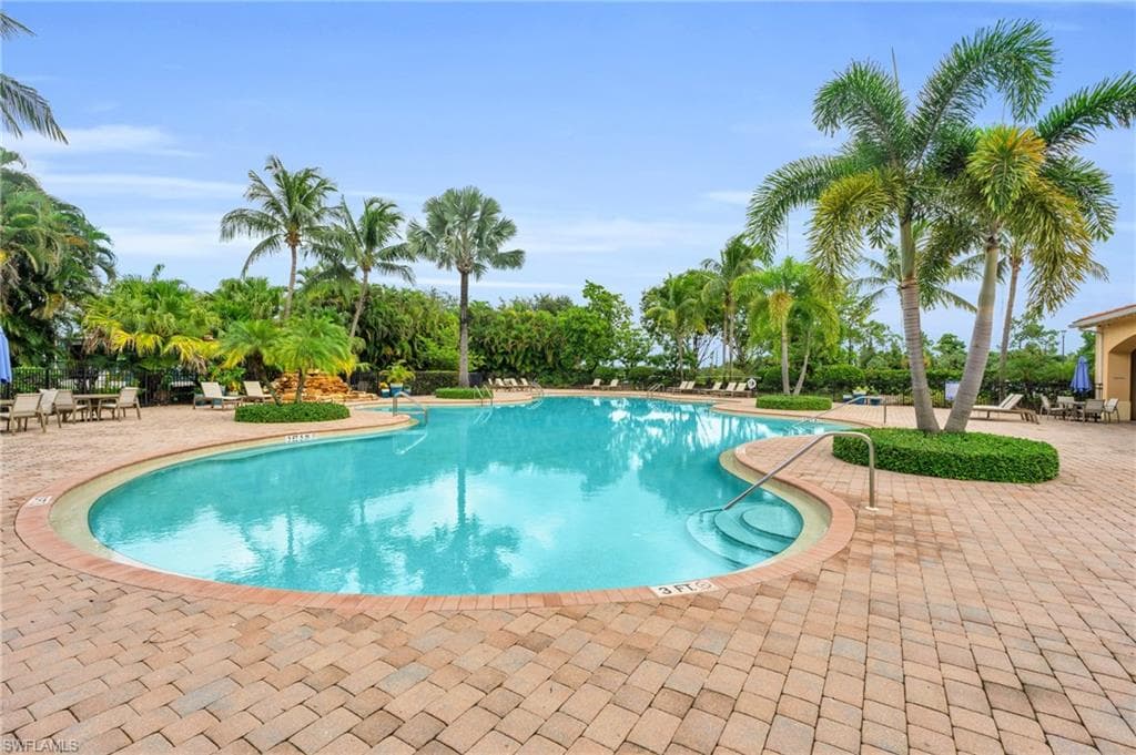 1517 Birdie Dr, Naples, FL 34120-33