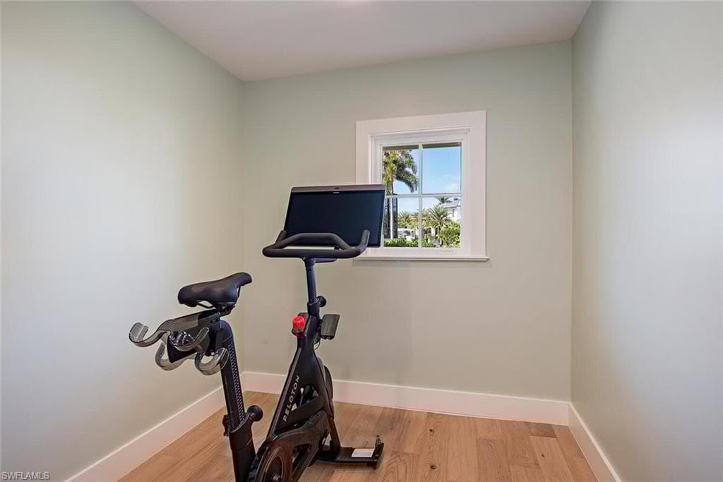 2185 Trout Ct, Naples, FL 34102-17