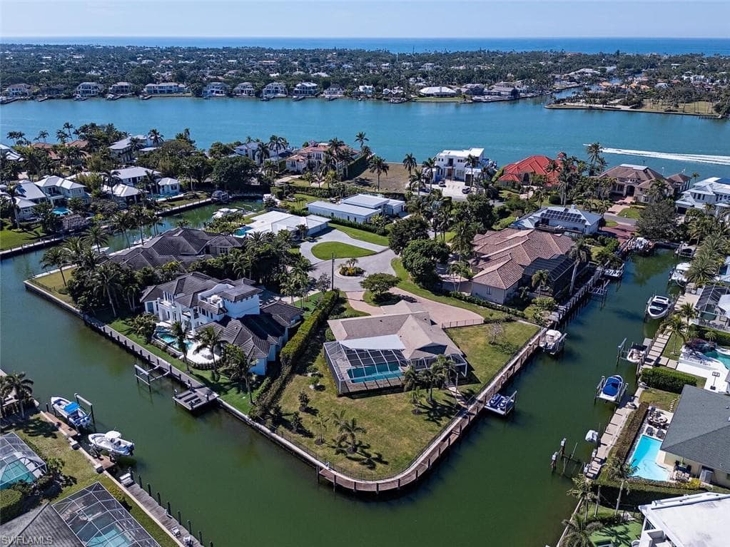 2185 Trout Ct, Naples, FL 34102-3