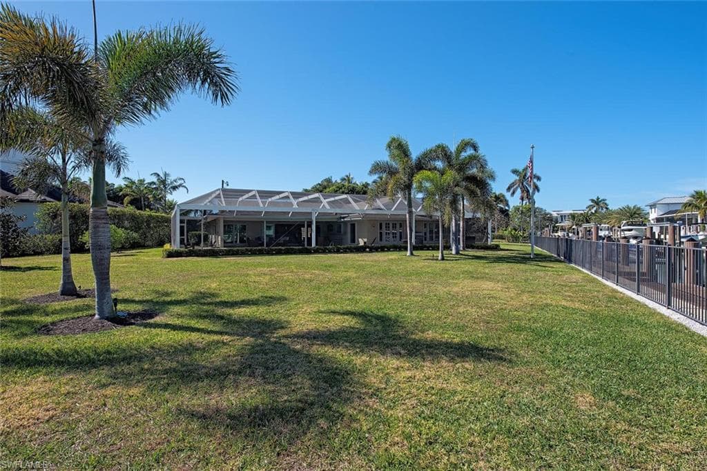 2185 Trout Ct, Naples, FL 34102-5