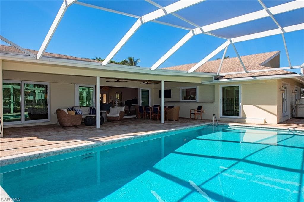 2185 Trout Ct, Naples, FL 34102-6