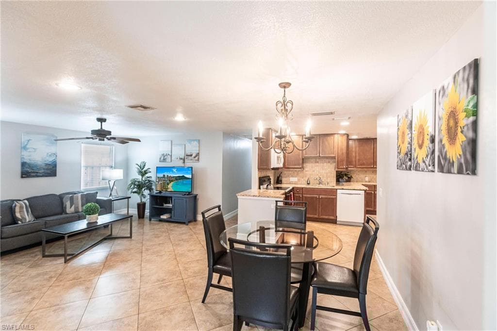 808 110th Ave N, Naples, FL 34108-9