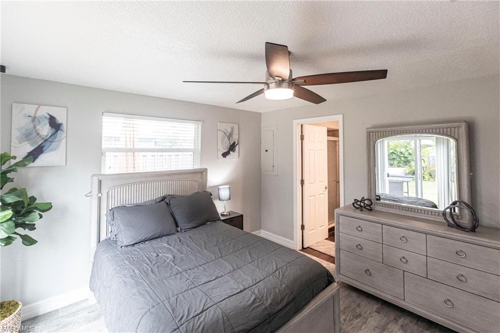 808 110th Ave N, Naples, FL 34108-16