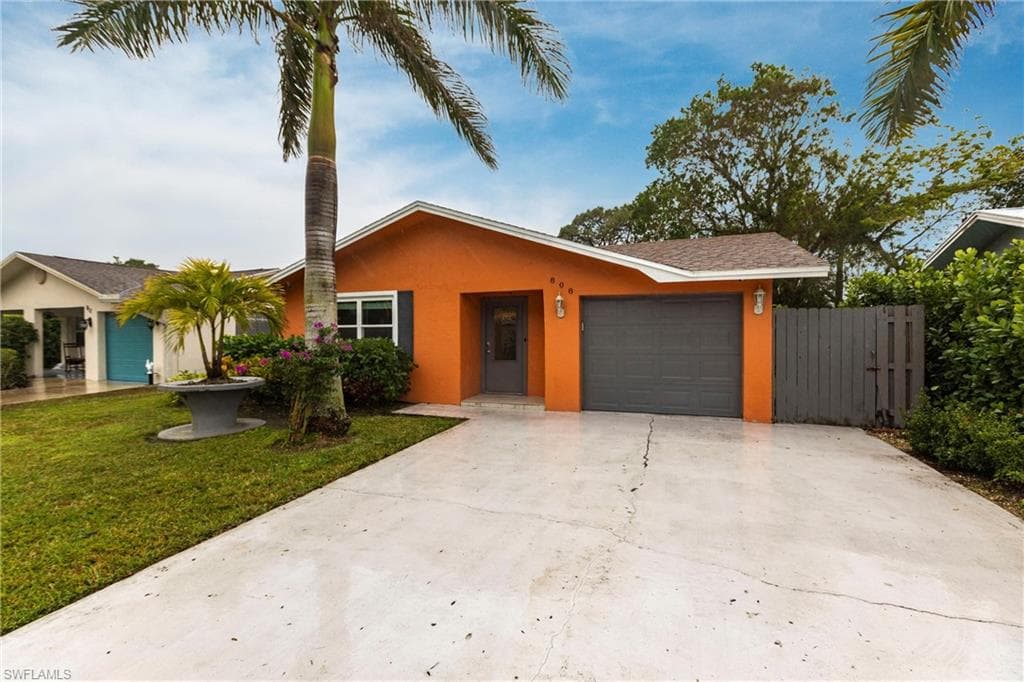 808 110th Ave N, Naples, FL 34108-1