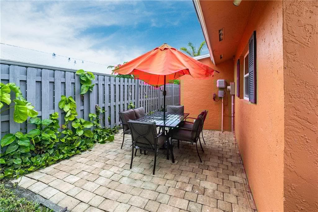 808 110th Ave N, Naples, FL 34108-32
