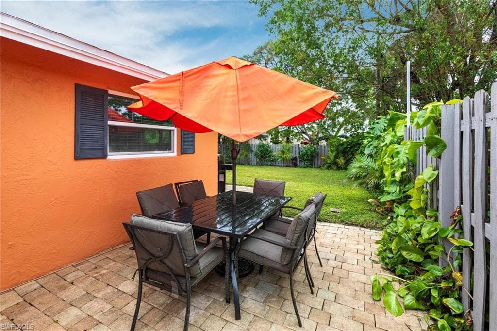 808 110th Ave N, Naples, FL 34108-34