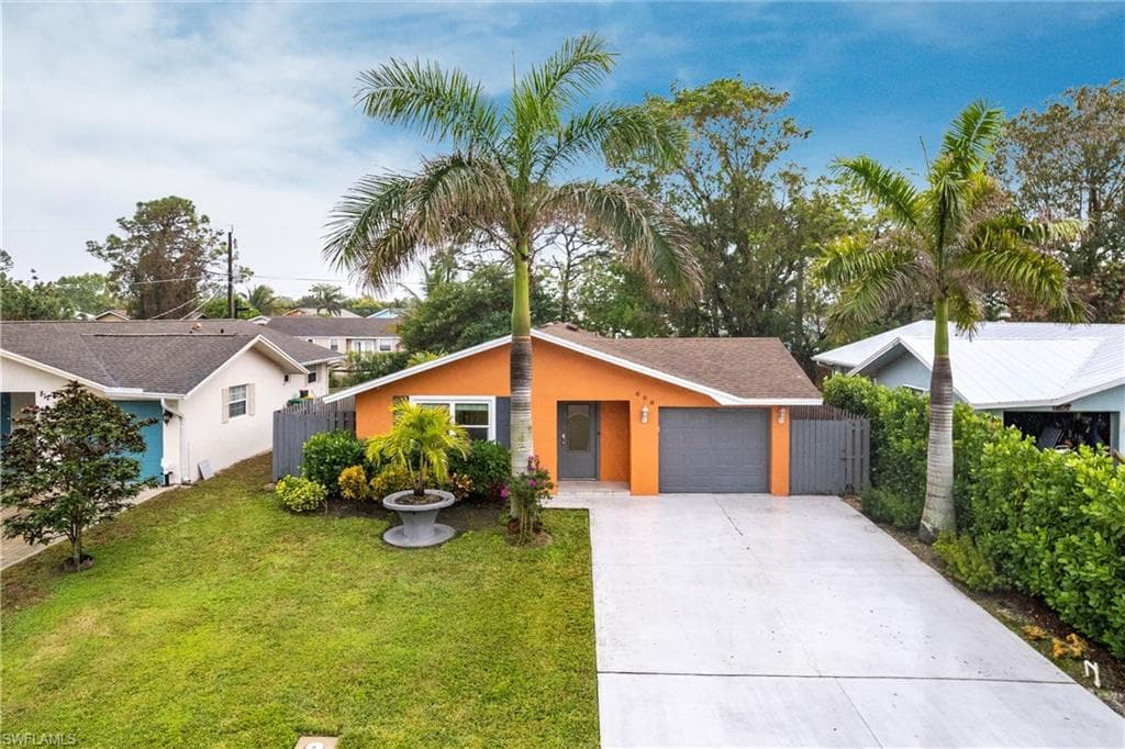 808 110th Ave N, Naples, FL 34108-35