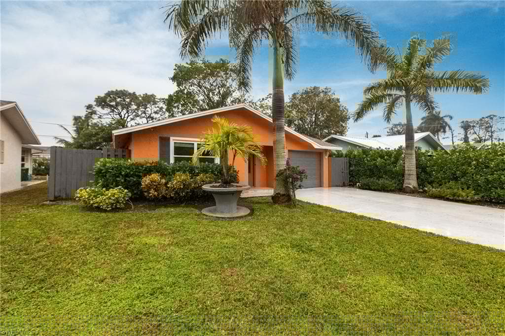 808 110th Ave N, Naples, FL 34108-4