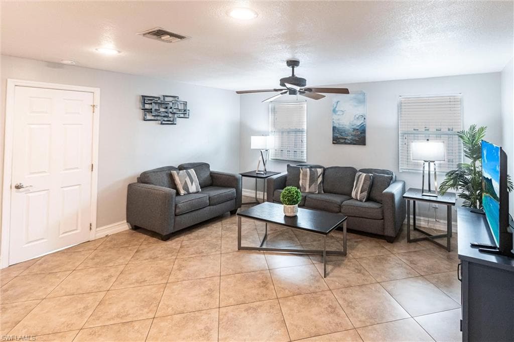 808 110th Ave N, Naples, FL 34108-5