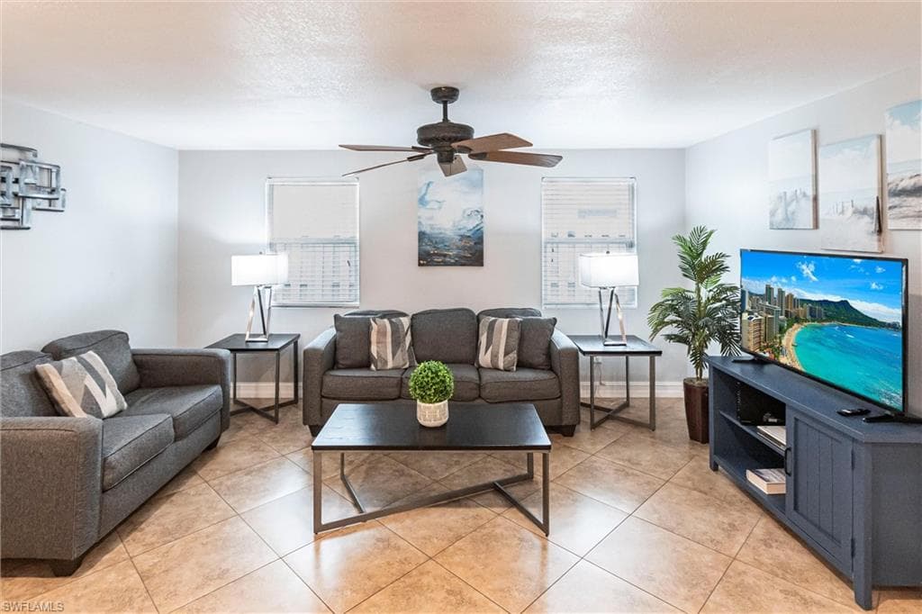 808 110th Ave N, Naples, FL 34108-7