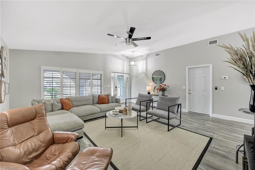 738 101st Ave N, Naples, FL 34108-4