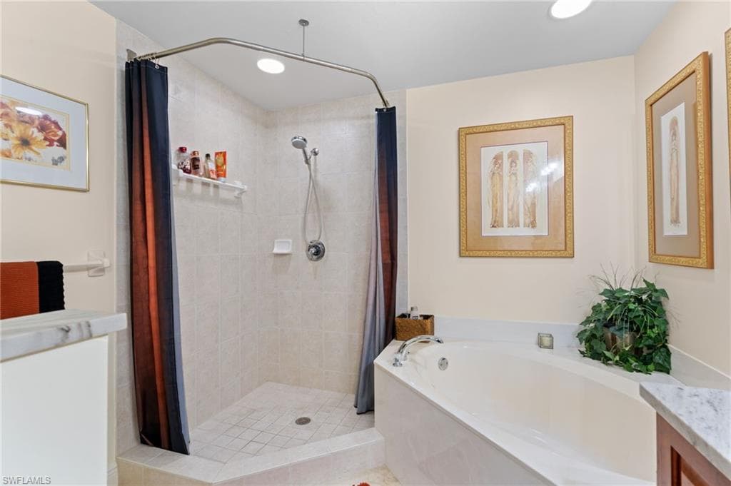 337 Vintage Bay Dr D22, Marco Island, FL 34145-10