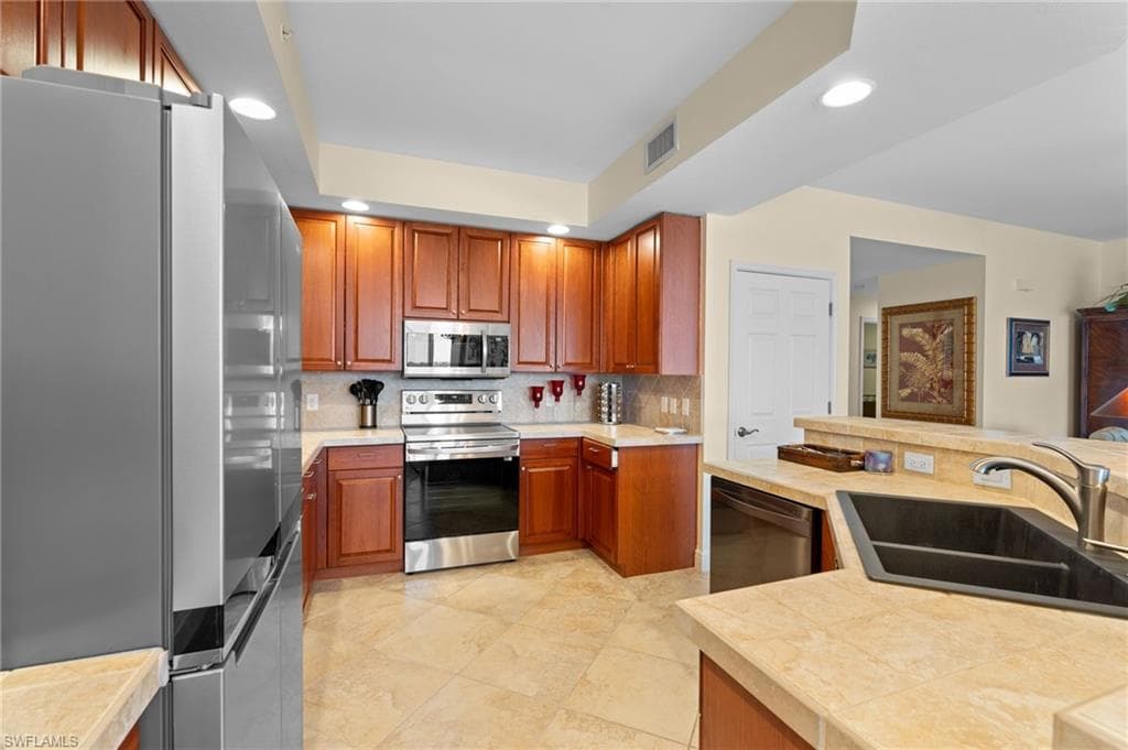 337 Vintage Bay Dr D22, Marco Island, FL 34145-6