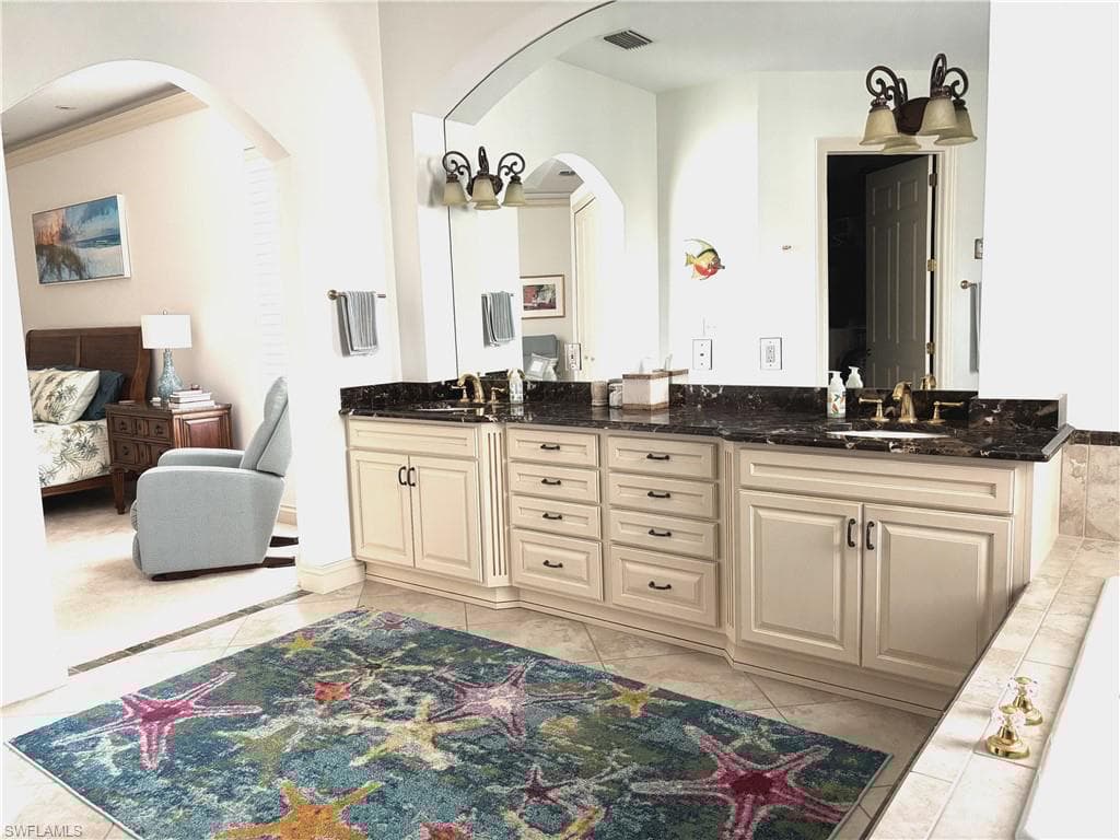 155 Colonade Cir 1003, Naples, FL 34103-27