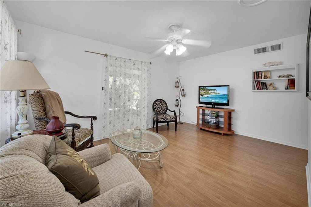 3760 12th St N, Naples, FL 34103-4