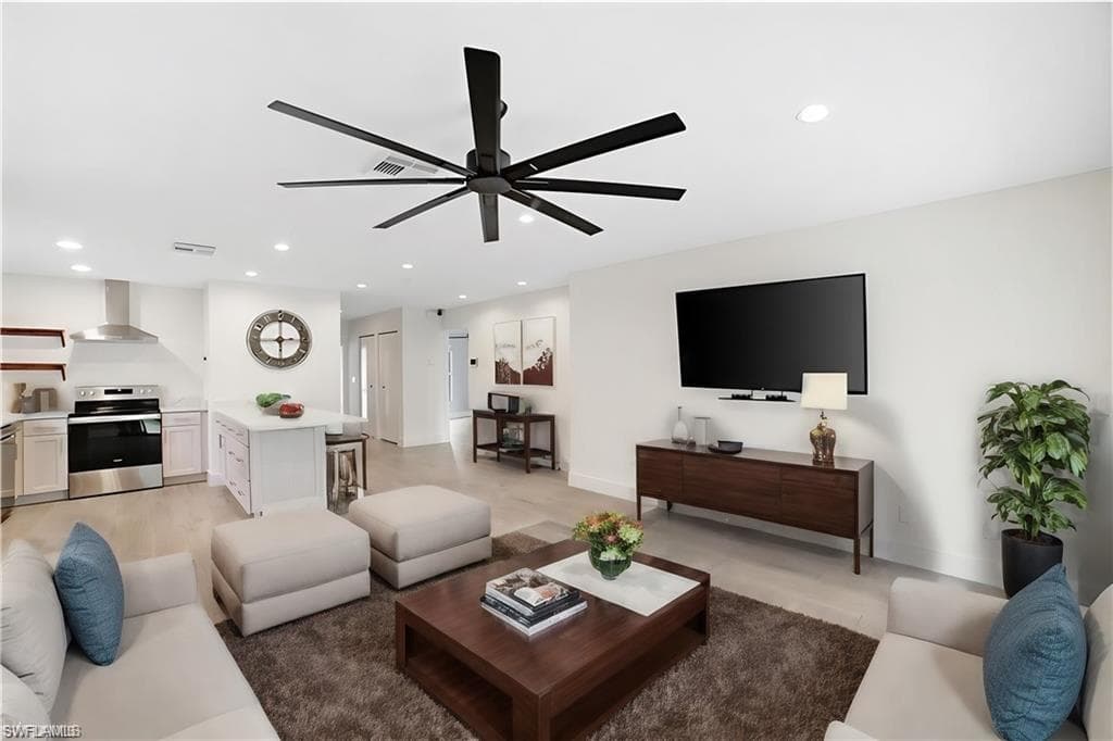 1160 Michigan Ave, Naples, FL 34103-8