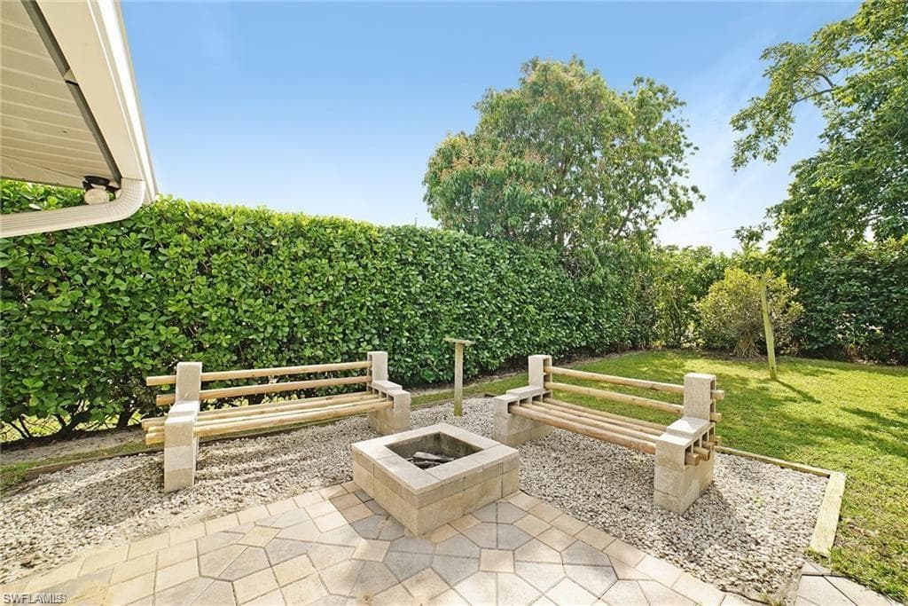 1160 Michigan Ave, Naples, FL 34103-16