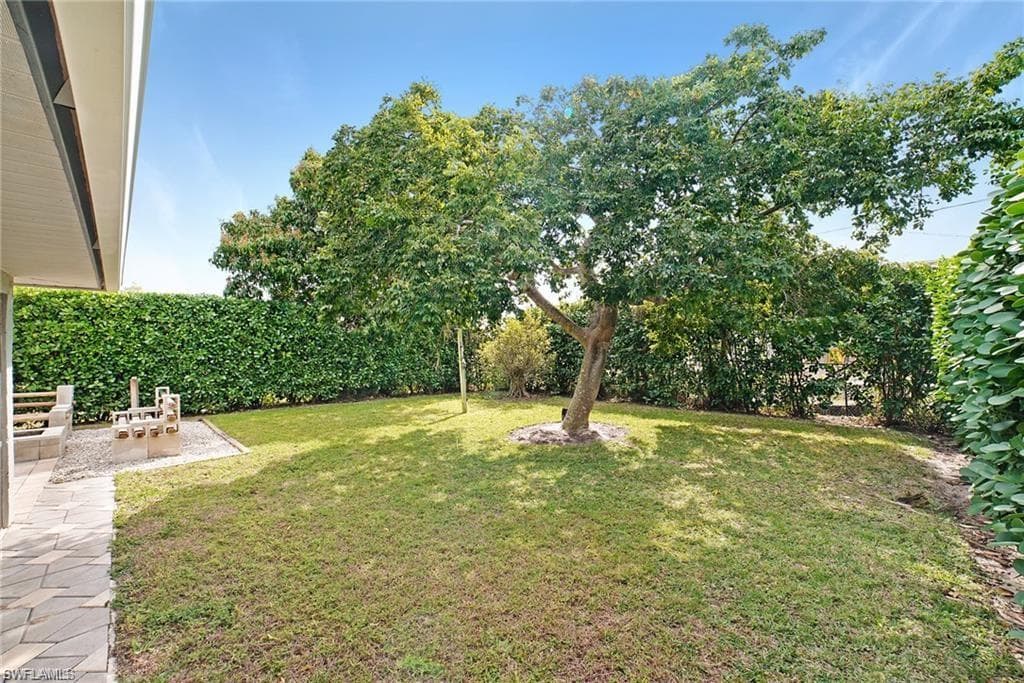 1160 Michigan Ave, Naples, FL 34103-18