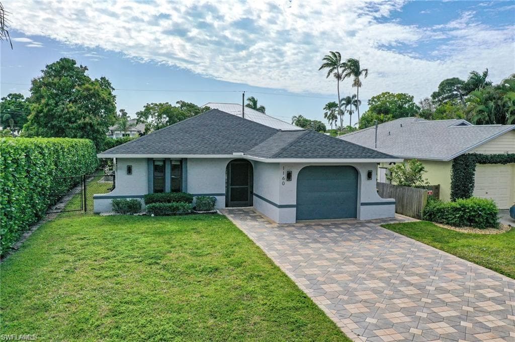 1160 Michigan Ave, Naples, FL 34103-1