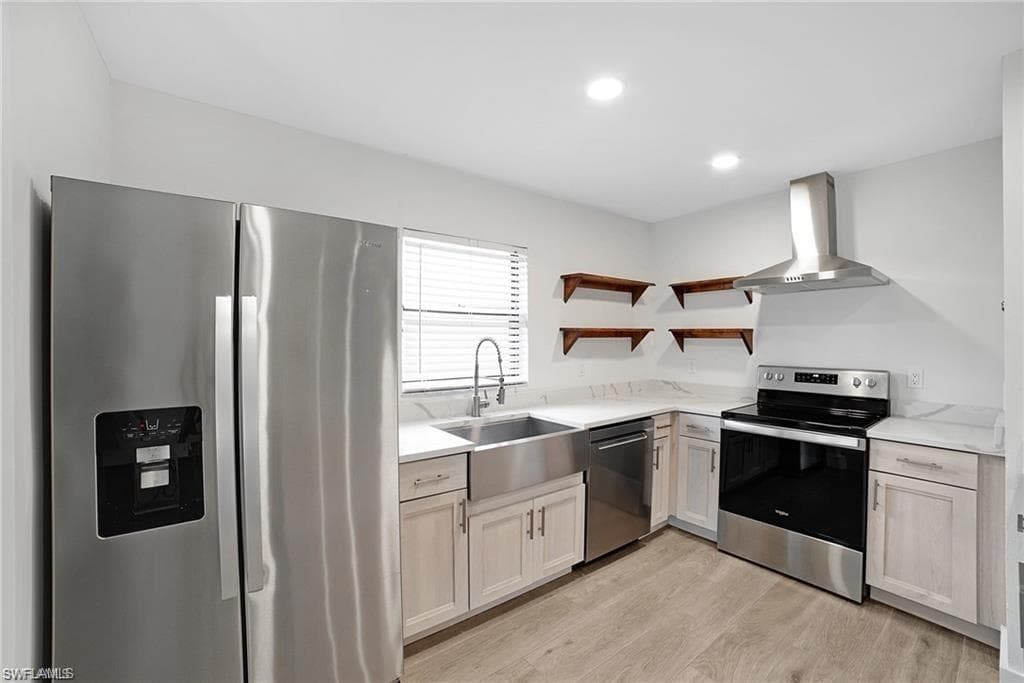 1160 Michigan Ave, Naples, FL 34103-4