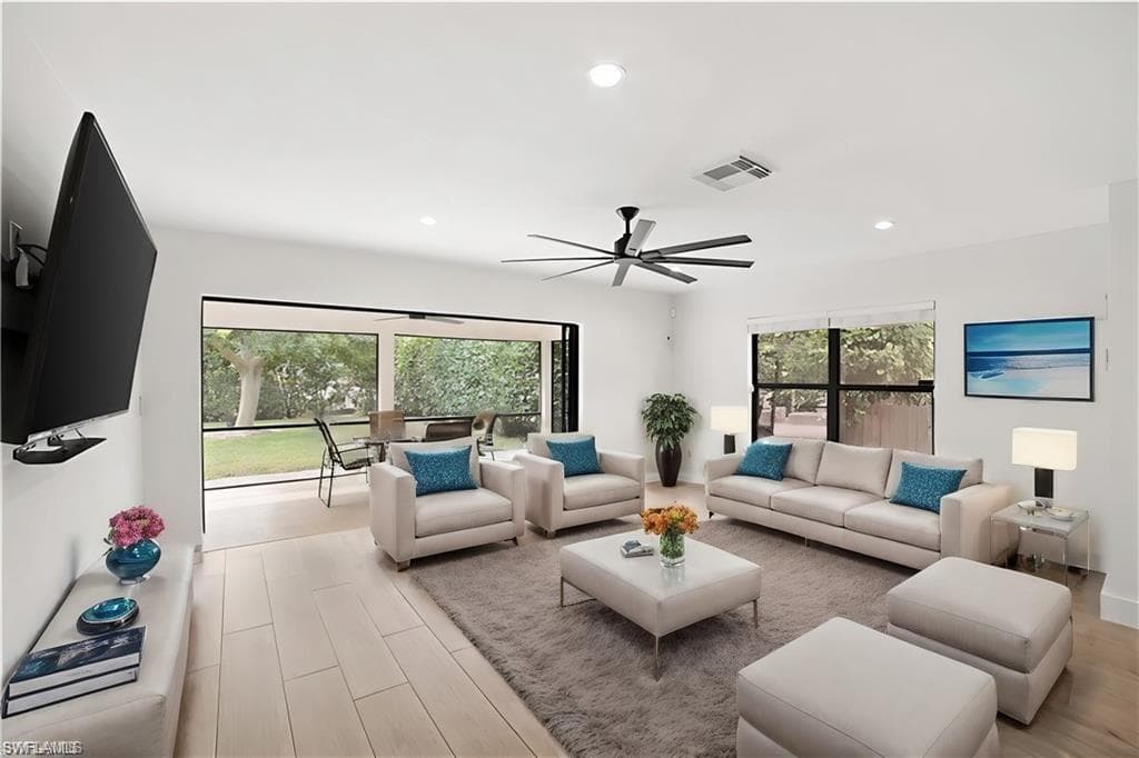 1160 Michigan Ave, Naples, FL 34103-7