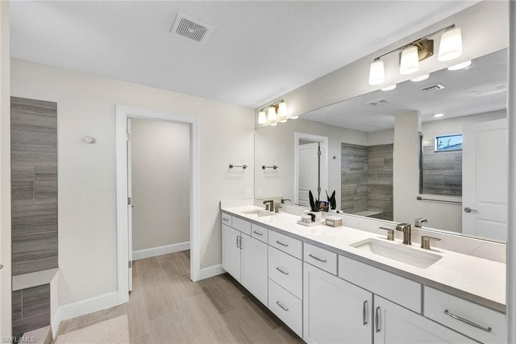 10407 Ventana Ln, Naples, FL 34120-21