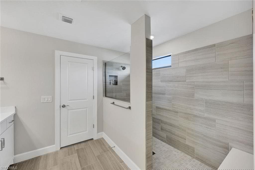 10407 Ventana Ln, Naples, FL 34120-22