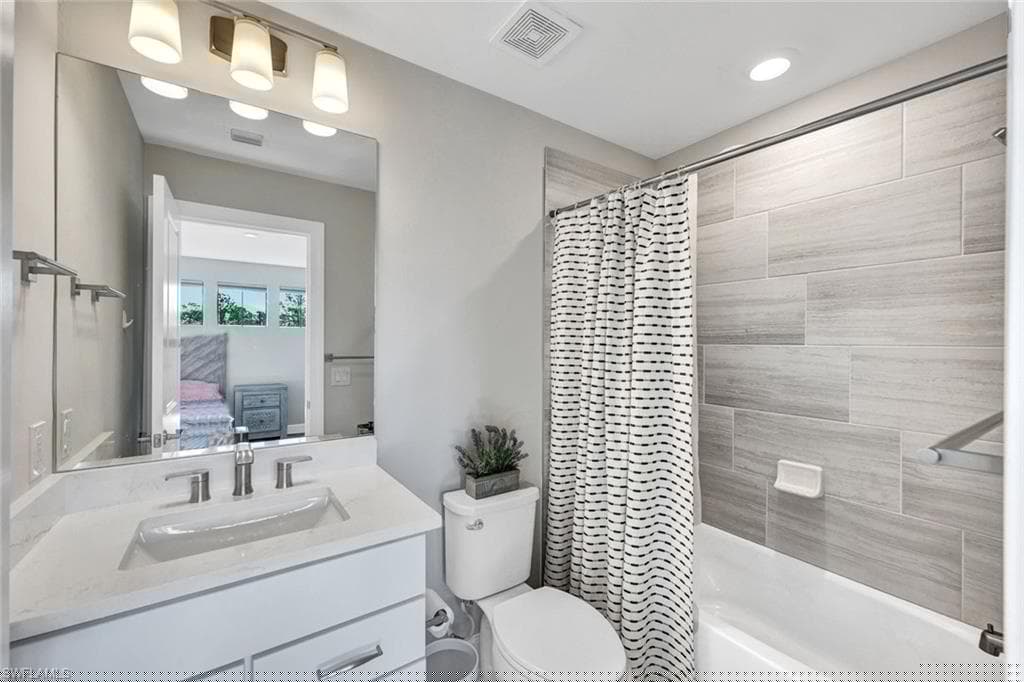 10407 Ventana Ln, Naples, FL 34120-24