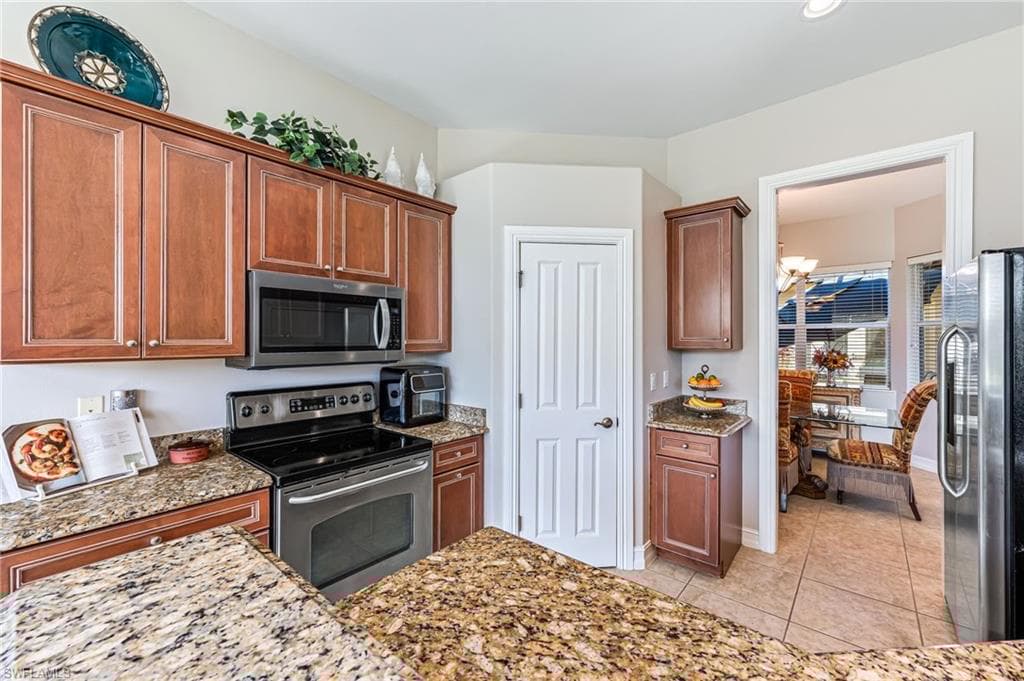 6016 Dogleg Dr, Naples, FL 34113-15