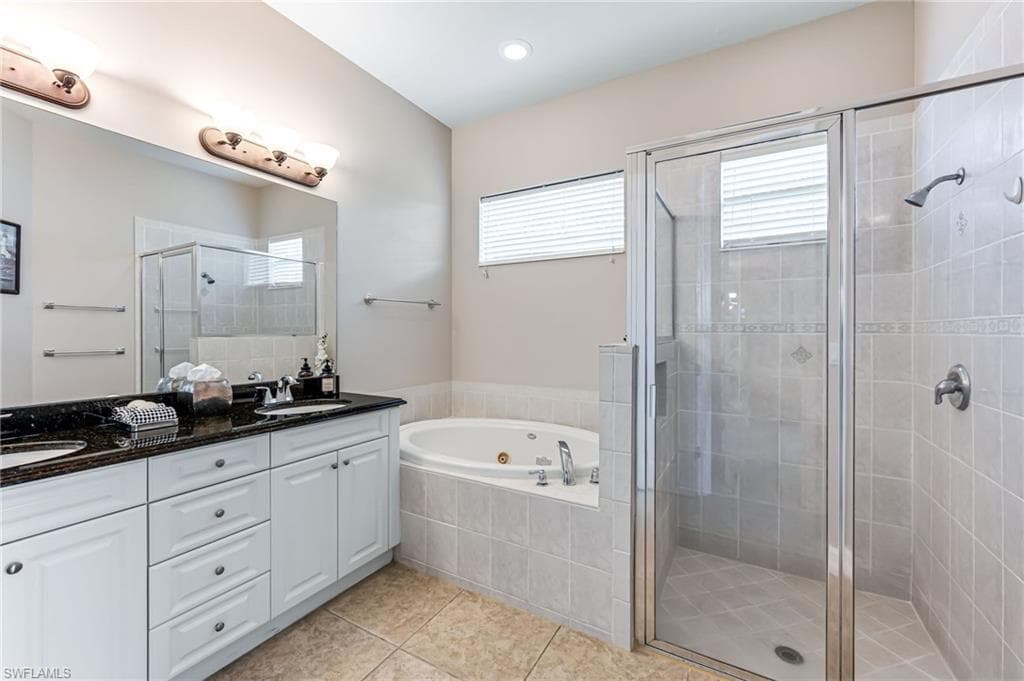6016 Dogleg Dr, Naples, FL 34113-18