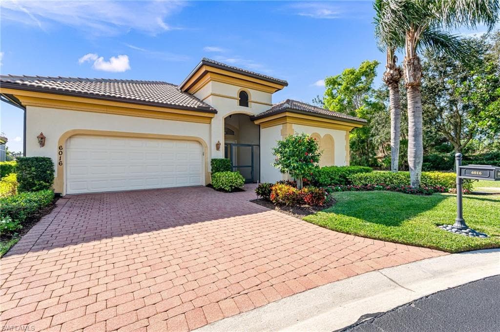 6016 Dogleg Dr, Naples, FL 34113-3