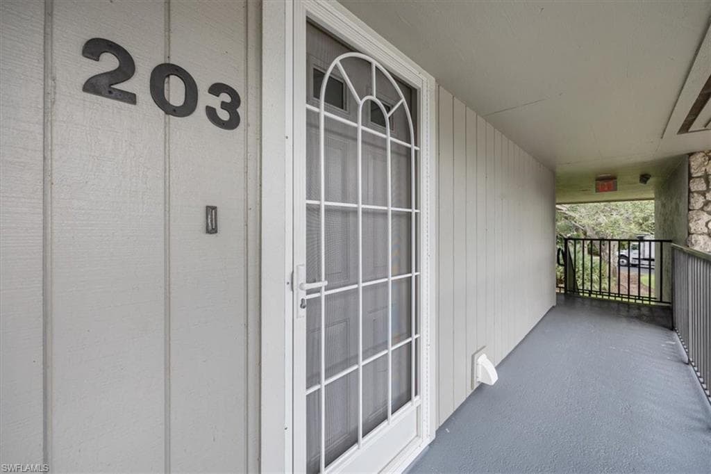 746 Eagle Creek Dr 203, Naples, FL 34113-3