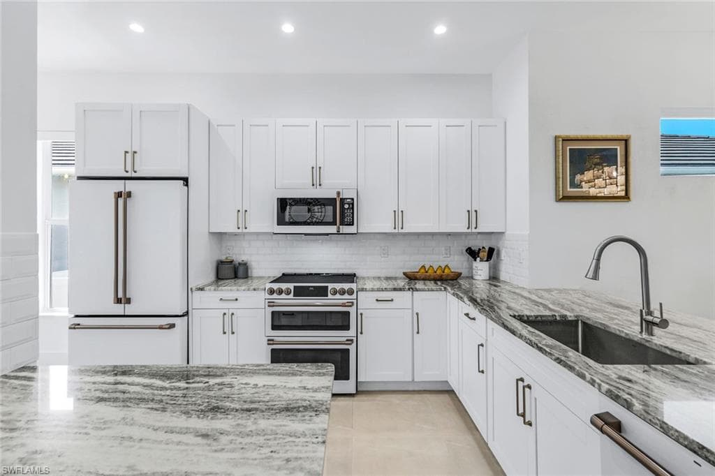 2669 Linda Dr, Naples, FL 34112-9