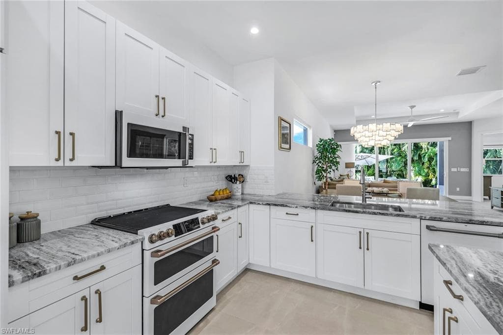 2669 Linda Dr, Naples, FL 34112-10