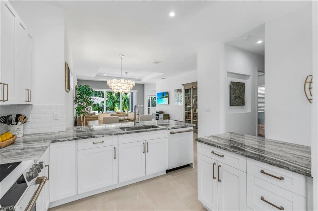 2669 Linda Dr, Naples, FL 34112-11