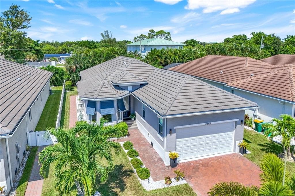 2669 Linda Dr, Naples, FL 34112-3