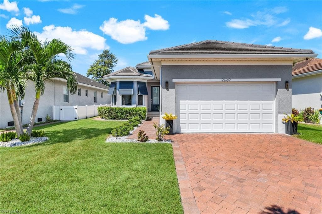 2669 Linda Dr, Naples, FL 34112-4