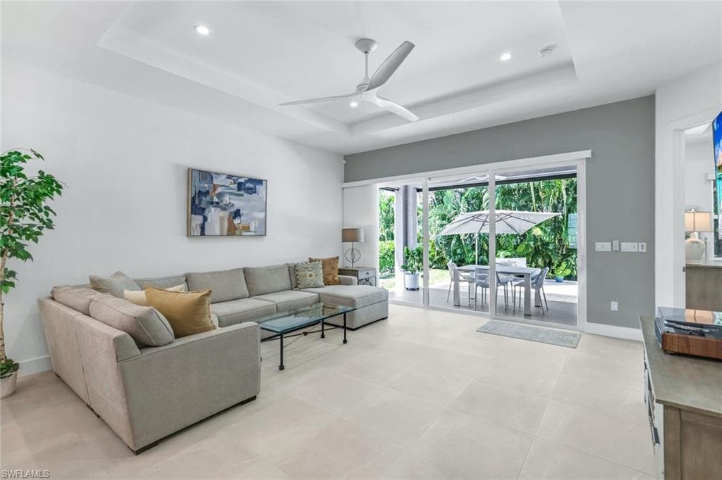 2669 Linda Dr, Naples, FL 34112-7