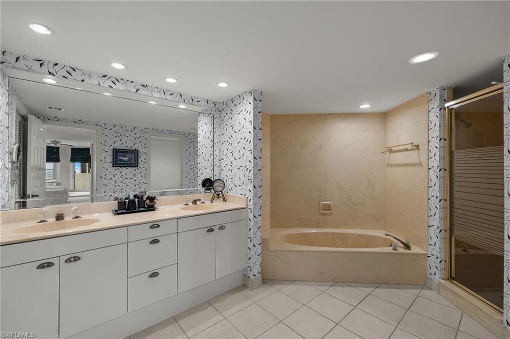 6001 Pelican Bay Blvd 1205, Naples, FL 34108-17