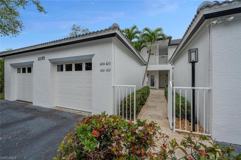 2155 Cay Lagoon Dr 424, Naples, FL 34109-20