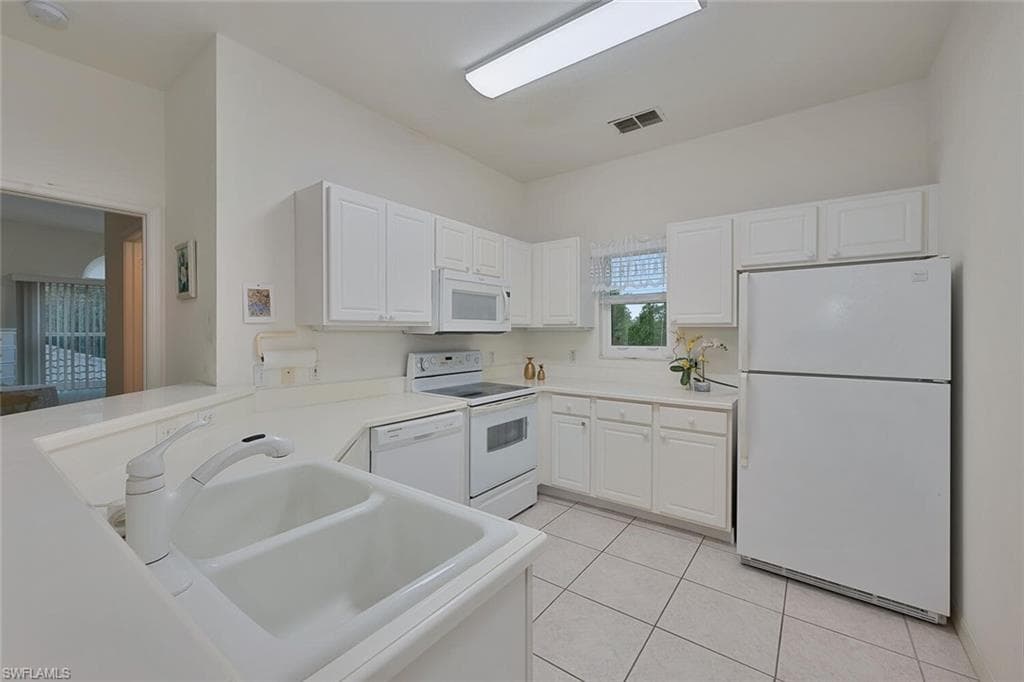 2155 Cay Lagoon Dr 424, Naples, FL 34109-4