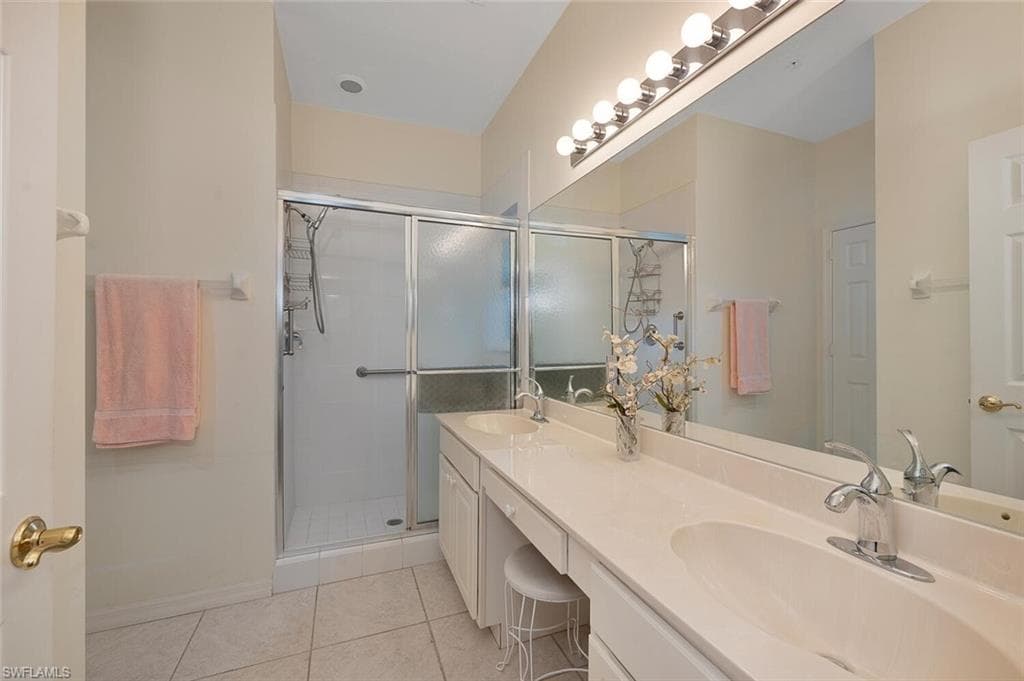 2155 Cay Lagoon Dr 424, Naples, FL 34109-6