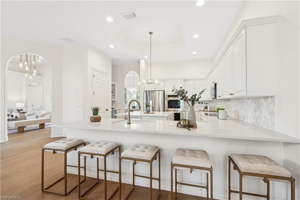 677 5th Ave N, Naples, FL 34102-9