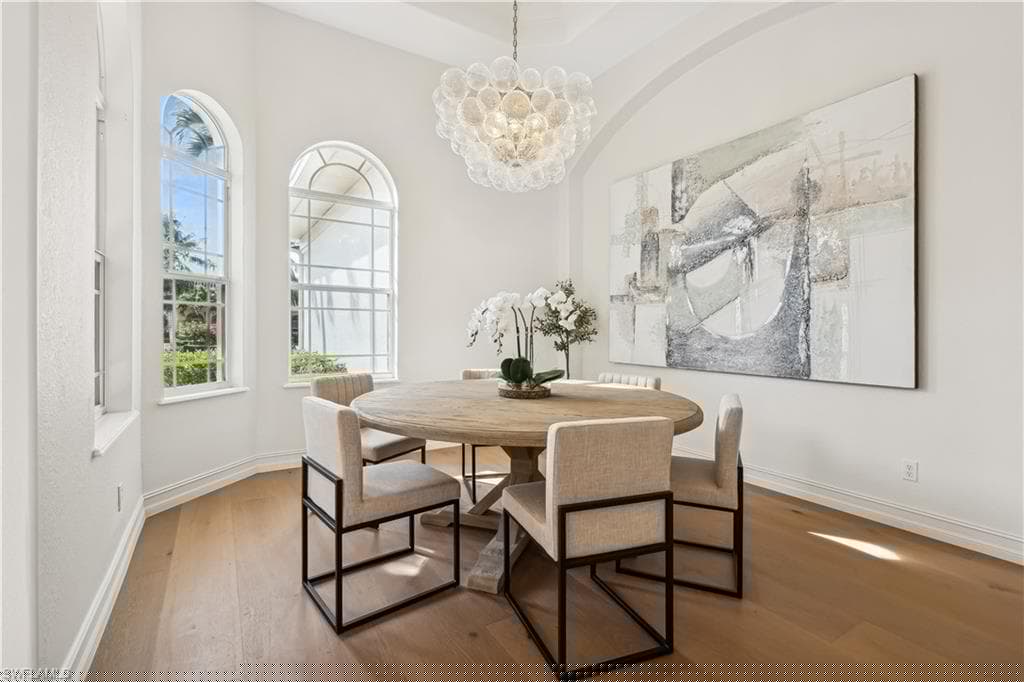 677 5th Ave N, Naples, FL 34102-10