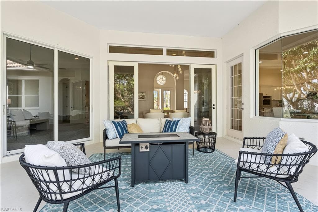 677 5th Ave N, Naples, FL 34102-20