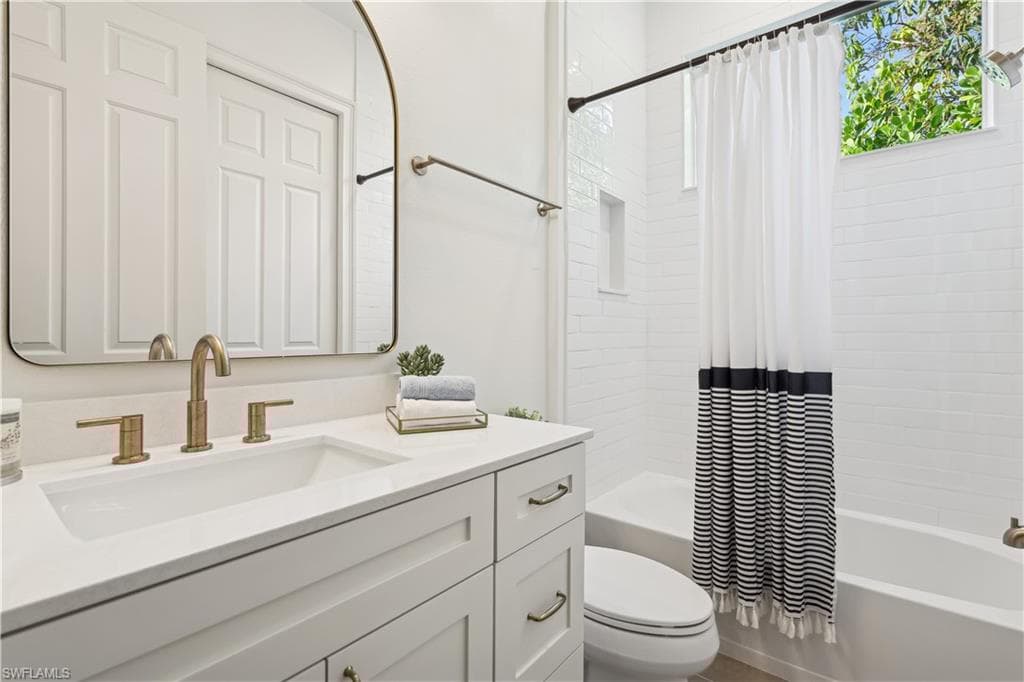 677 5th Ave N, Naples, FL 34102-26