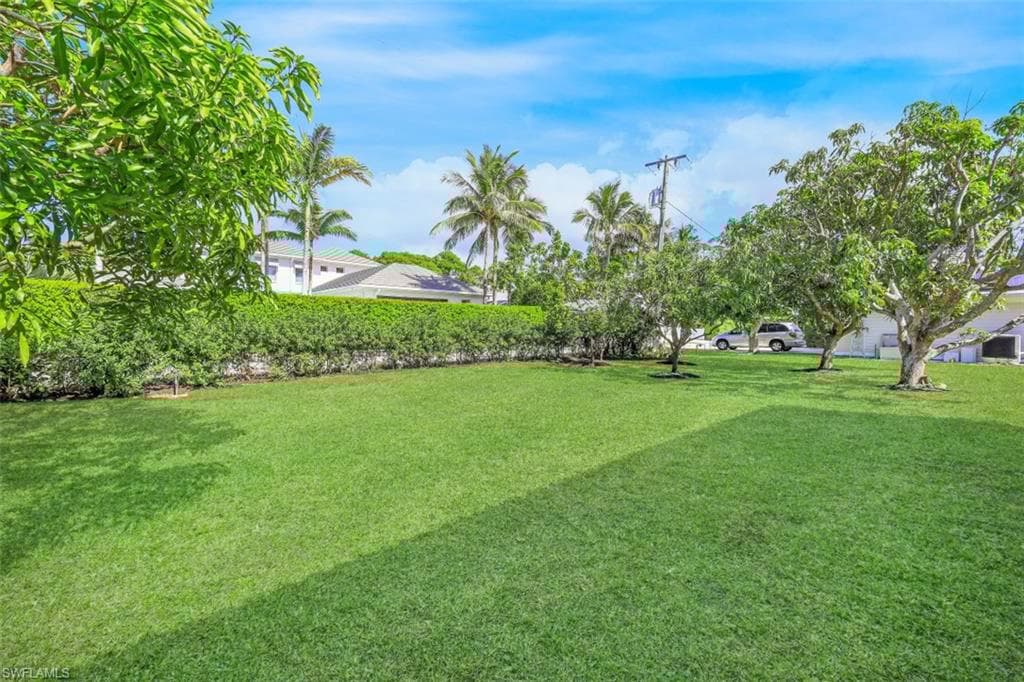 677 5th Ave N, Naples, FL 34102-27