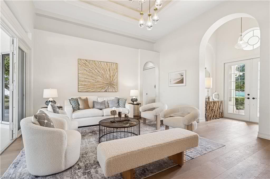 677 5th Ave N, Naples, FL 34102-2
