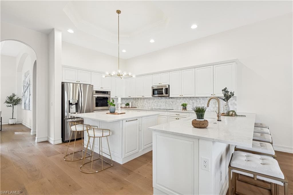 677 5th Ave N, Naples, FL 34102-8